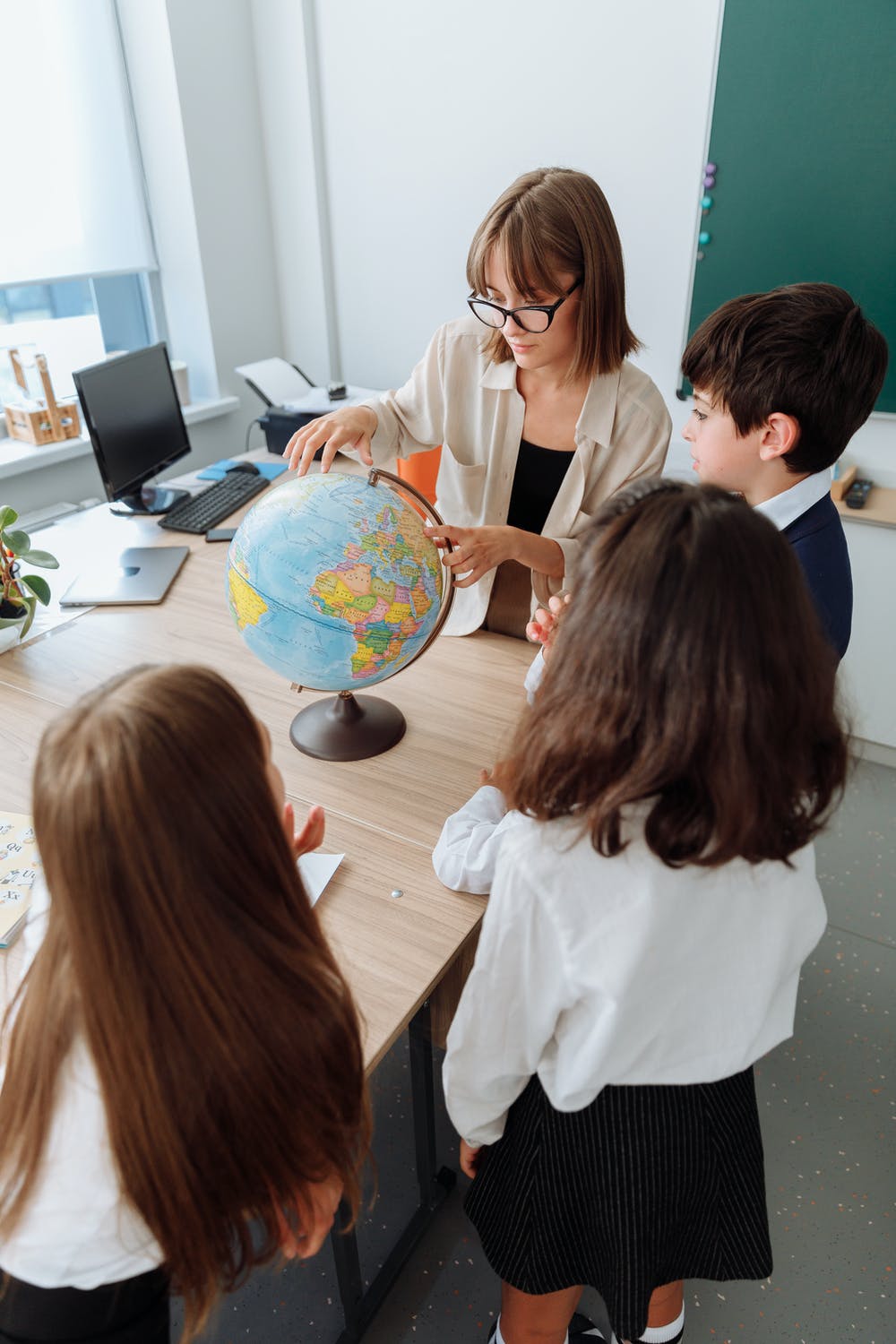 Engaging Geography Lesson with Students